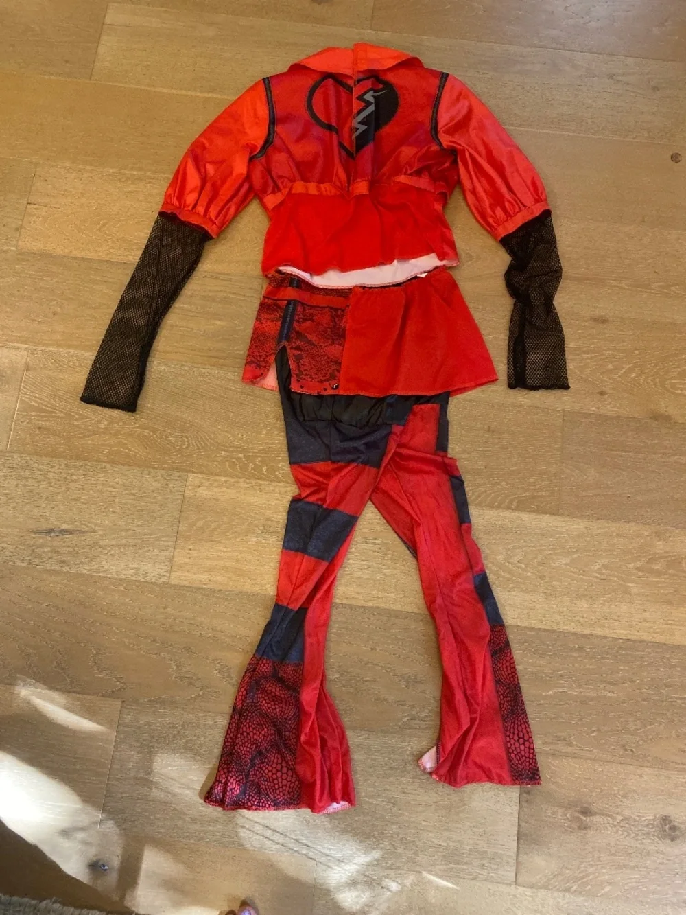 Disney  descendant red costume